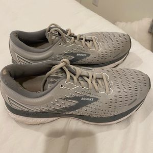 BROOKS GHOST WOMENS 8.5
